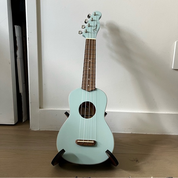 Fender Venice Soprano Ukulele, Daphne Blue - Picture 3 of 10